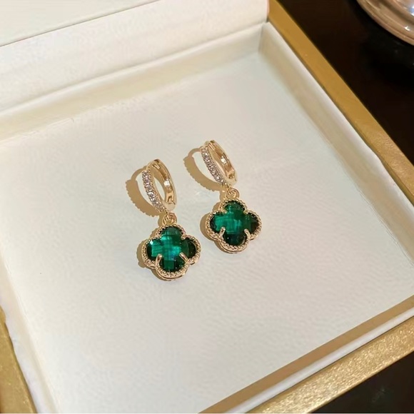 ✨2 for $30✨ Elegant Green Clover Drop Earrings - Picture 7 of 8
